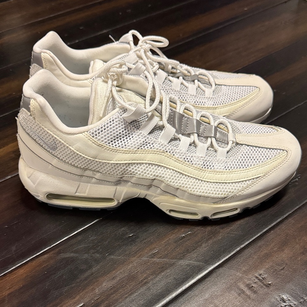 Nike Men's Athletic Sneakers in Off-White and Cream